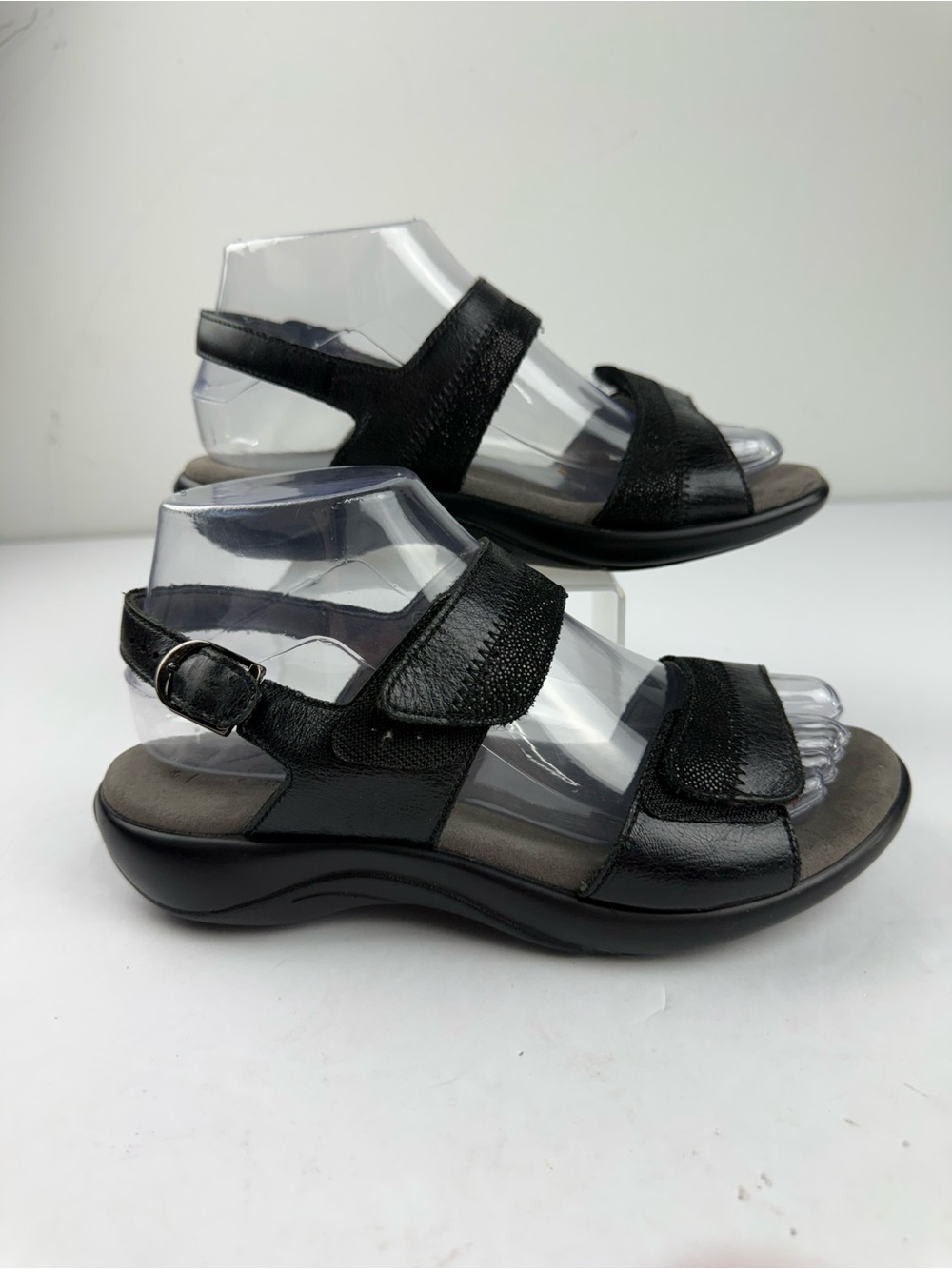 SAS Womens 6M Nudu Heel Strap Black Leather Sandal Tripad Comfort Shimmer